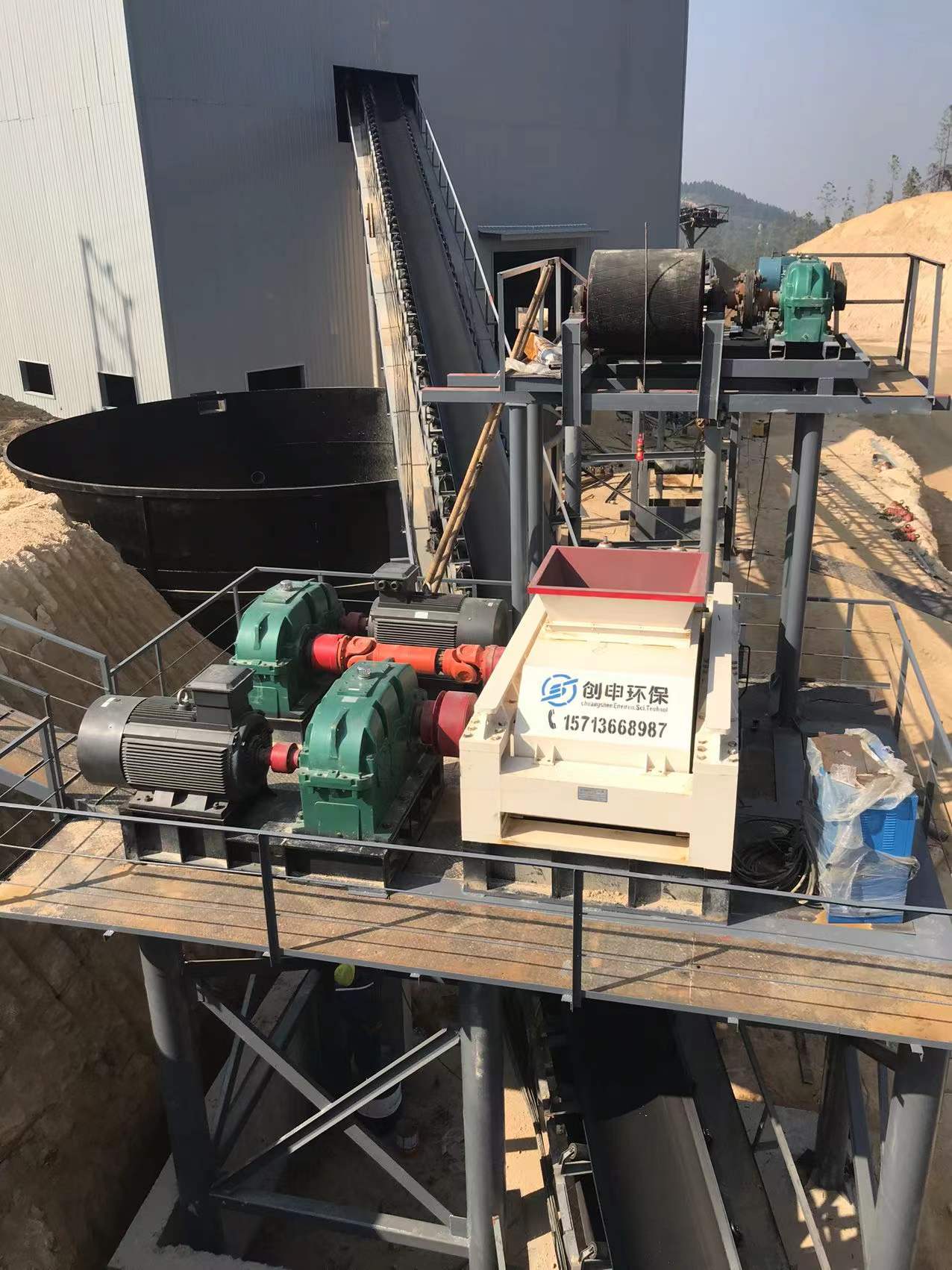 1510對(duì)輥制砂機(jī) 1510對(duì)輥制砂機(jī)