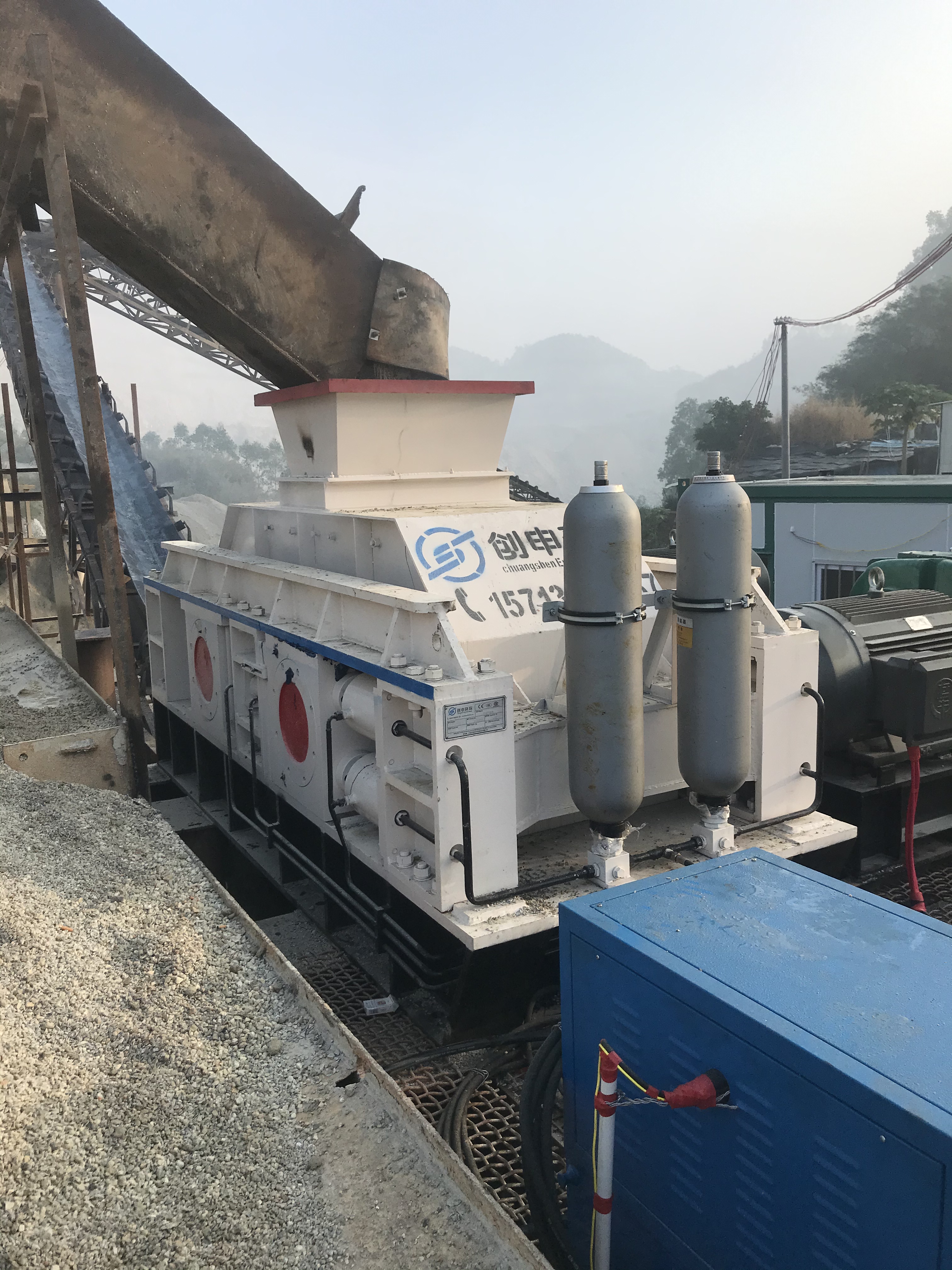 1510對(duì)輥制砂機(jī)多少錢 1510對(duì)輥制砂機(jī)多少錢